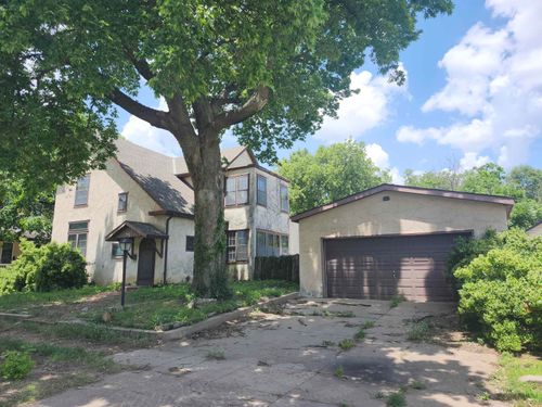 715 W Harvey Ave, Wellington, KS, 67152-3318 | Card Image