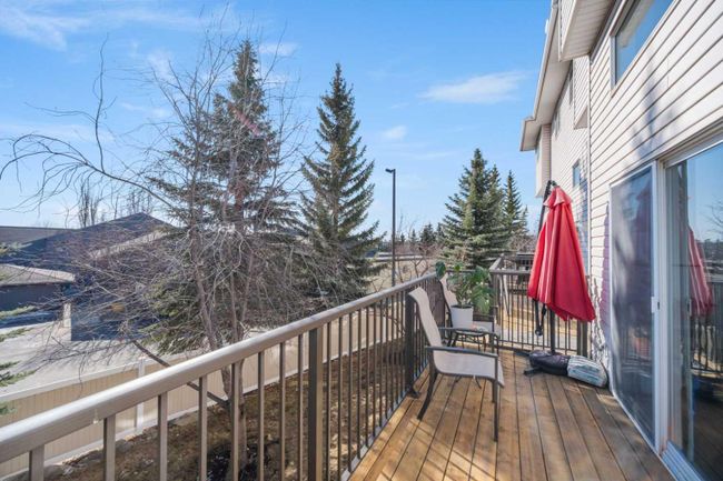 100 Country Hills Cove Nw, Home with 3 bedrooms, 2 bathrooms and 2 parking in Calgary AB | Image 9