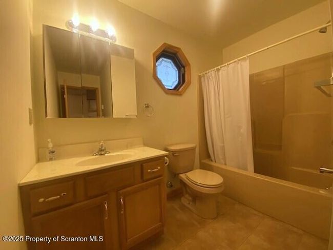 Bathroom | Image 22