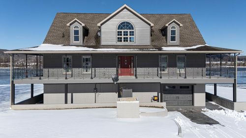 9176 S Pleasant Hwy, St Marys, WV, 26170 | Card Image