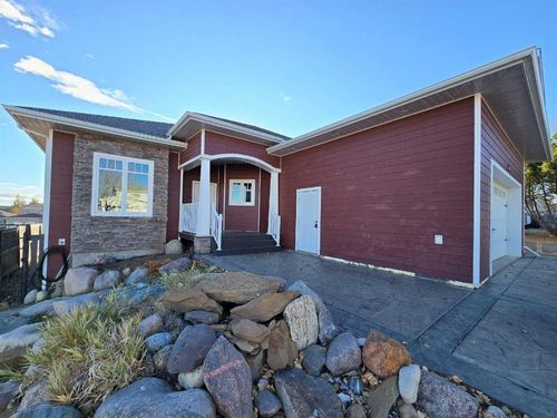 8245 102 Ave, Peace River, AB, T8S1N1 | Card Image