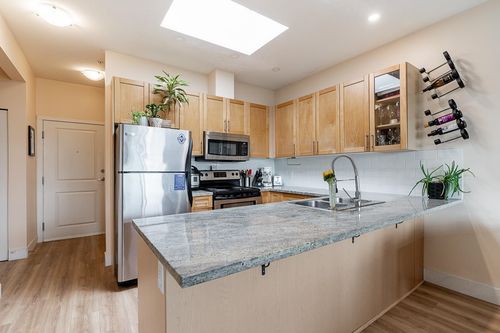 ph3-688 E 17th Ave, Vancouver, BC, V5V0A8 | Card Image