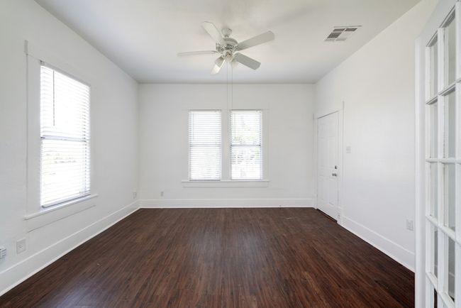 1205 E 12 Th St, House other with 1 bedrooms, 1 bathrooms and 2 parking in Austin TX | Image 4