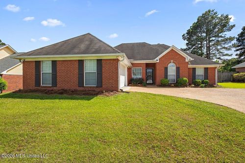 135 Stratford Dr, Madison, MS, 39110-7815 | Card Image