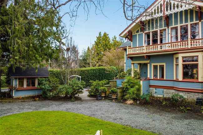 1023 St Charles St, House other with 3 bedrooms, 3 bathrooms and 6 parking in Victoria BC | Image 4