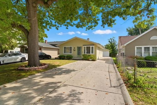 1525 Woodbine Dr, Round Lake Beach, IL, 60073-1992 | Card Image