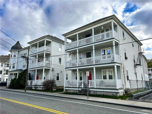 176 Railroad St, Manville, RI, 02838-1132 | Card Image