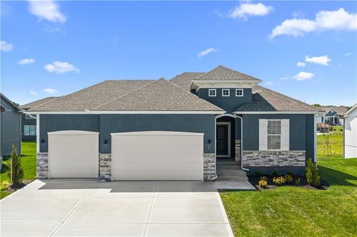 404 Sw Hawthorne Ln, Blue Springs, MO, 64014-4576 | Card Image