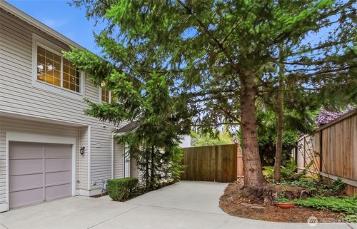 a2-8629 240th St Sw, Edmonds, WA, 98026-9026 | Card Image