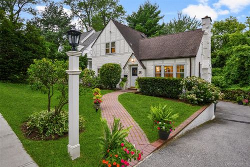 19 Revere Rd, Larchmont, NY, 10538-1814 | Card Image