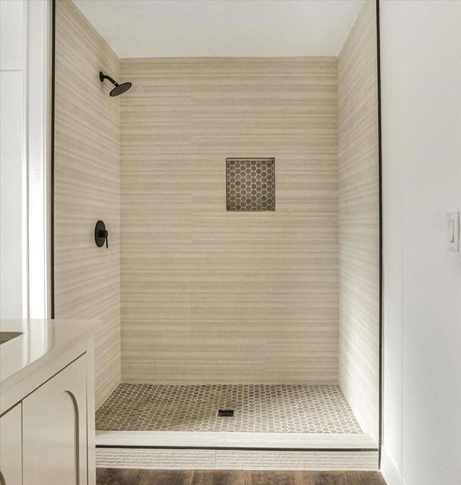 master shower | Image 34