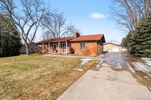 8783 Skylane Dr, Brighton, MI, 48114-8936 | Card Image