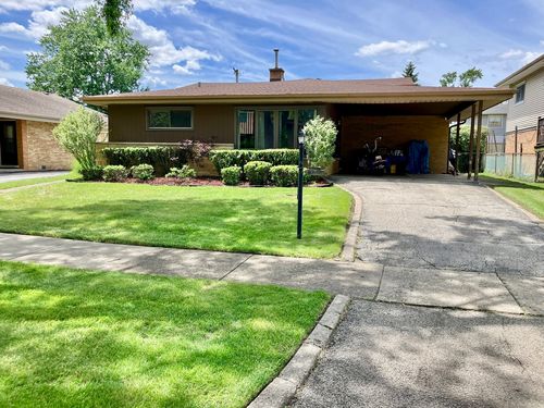 8948 Nashville Ave, Morton Grove, IL, 60053-2361 | Card Image