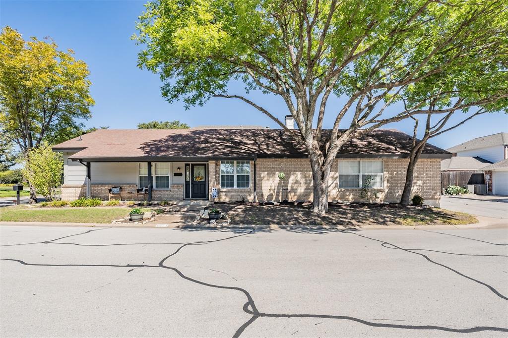 Mountain Lake Cir, Fort Worth, TX 76179