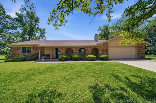 201 Country Ln, Skiatook, OK, 74070-1018 | Card Image