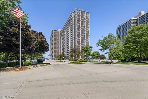 apt-915-12900 Lake Ave, Lakewood, OH, 44107-1551 | Card Image