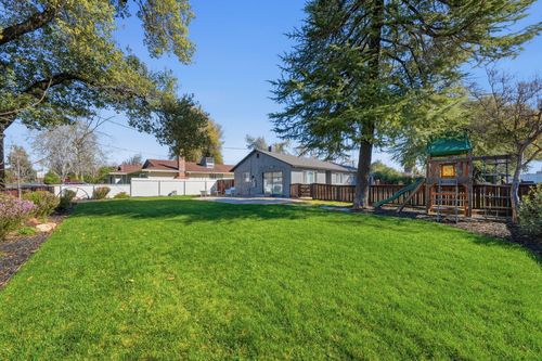 890 Parsons Dr, Redding, CA, 96002-1011 | Card Image