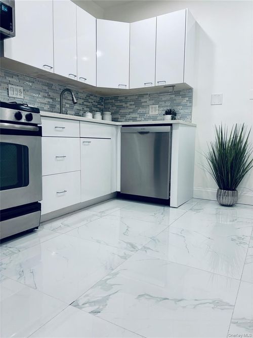 apt-3e-16 N Broadway, White Plains, NY, 10601-2205 | Card Image