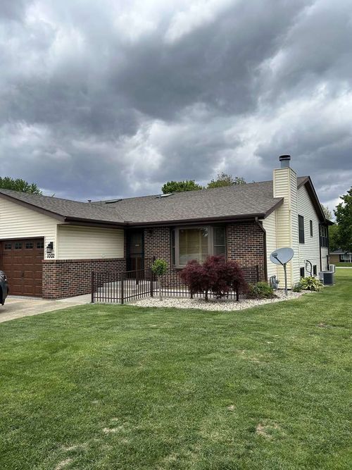 1002 Thornberry Ct, Ottawa, IL, 61350-4200 | Card Image
