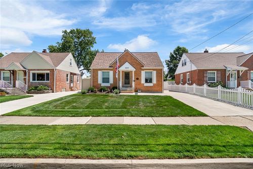 2557 9th St, Cuyahoga Falls, OH, 44221-2439 | Card Image
