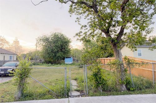 2814 Cleo Street, Corpus Christi, TX, 78405 | Card Image