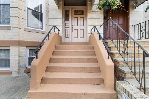 6138 Linden St, Ridgewood, NY, 11385-3323 | Card Image