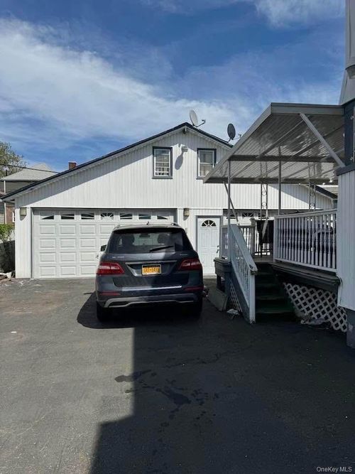 133 135th Pl, South Ozone Park, NY, 11420-3527 | Card Image
