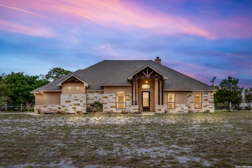 112 S Abrego Xing, Floresville, TX, 78114-6694 | Card Image