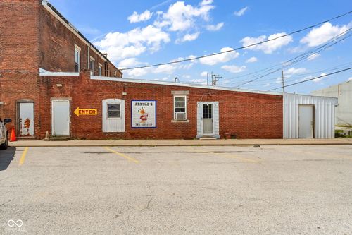 204 N Meridian St, Roachdale, IN, 46172-9061 | Card Image