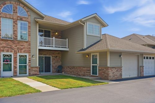 702 Shepherds Dr, West Bend, WI, 53090-8475 | Card Image