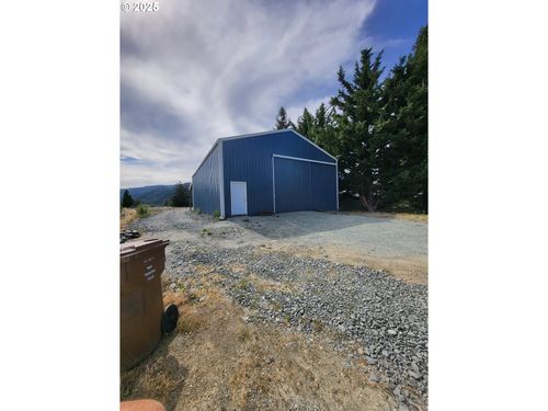 401 Storage Way, Myrtle Creek, OR, 97457-7408 | Card Image