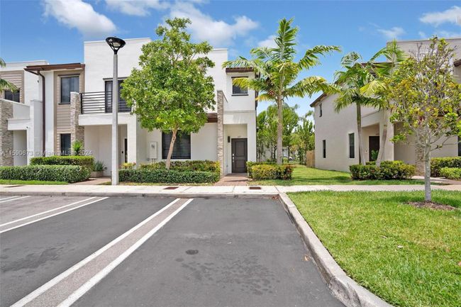 317 - 317 Ne 208th Ter, Townhouse with 3 bedrooms, 3 bathrooms and null parking in Miami FL | Image 1