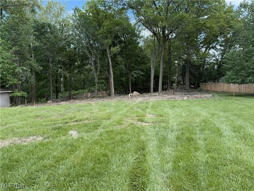 872 E Dawnwood Dr, Seven Hills, OH, 44131-2400 | Card Image