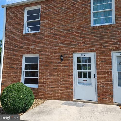 220 E Whitlock Ave, Winchester, VA, 22601-4430 | Card Image