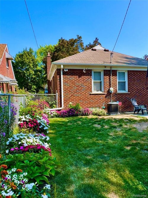 3004 Lincoln St, Dearborn, MI, 48124-3504 | Card Image