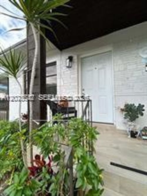 0-110 Nw 58th St, Miami, FL, 33127-1620 | Card Image