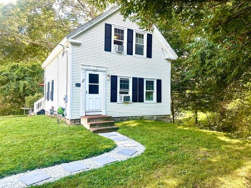 17 Cutler St, Medway, MA, 02053-1552 | Card Image