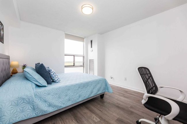 1404 - 25 Kensington Rd, Condo with 2 bedrooms, 1 bathrooms and 1 parking in Brampton ON | Image 20