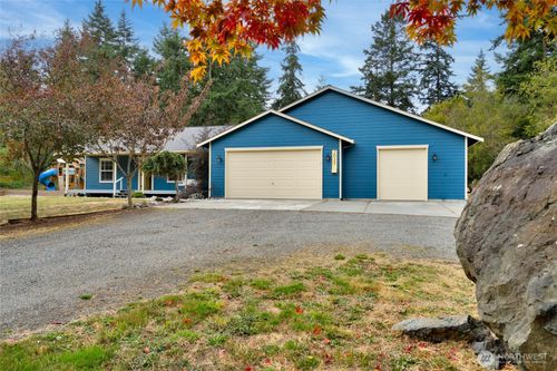 2033 Navy Ln, Oak Harbor, WA, 98277-8832 | Card Image