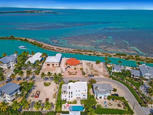 318 E Seaview Cir, Duck Key, FL, 33050-3804 | Card Image