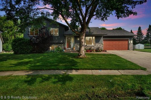 440 Jonathon Dr, Almont, MI, 48003-8909 | Card Image
