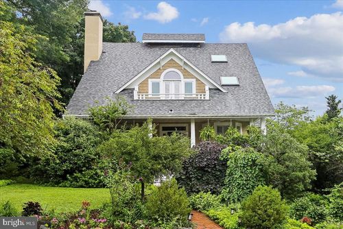 3701 Shepherd St, CHEVY CHASE, MD, 20815-4129 | Card Image