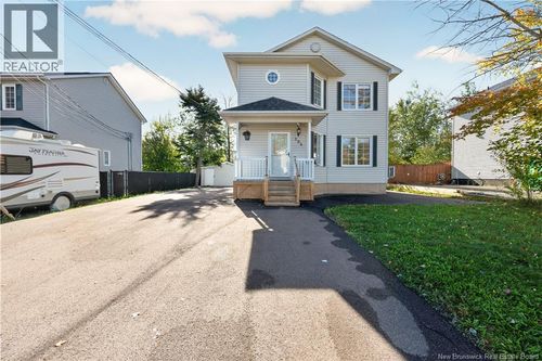 194 Rennick Rd, Moncton, NB, E1G7Y6 | Card Image
