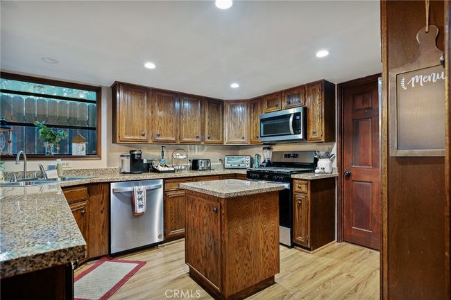 31353 Lightfoot Way, House other with 5 bedrooms, 3 bathrooms and null parking in Running Springs CA | Image 8