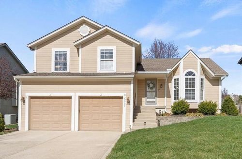 20902 W 118th Ter, Olathe, KS, 66061-5560 | Card Image