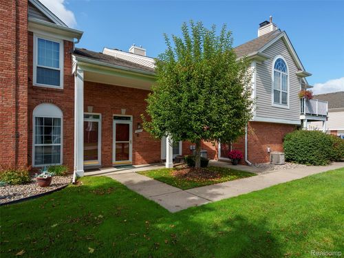 52219 Heatherstone Ave, Macomb, MI, 48042-3552 | Card Image