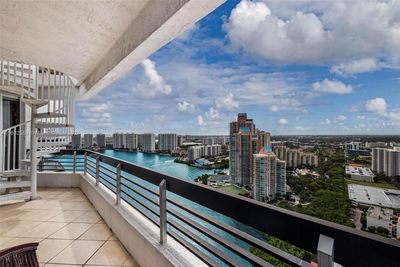 PH02 - 3530 Mystic Pointe Dr, Condo with 2 bedrooms, 2 bathrooms and null parking in Aventura FL | Image 1