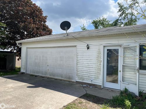 2136 315th St, New London, IA, 52645-9169 | Card Image