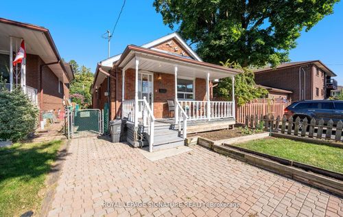 61 Foch Ave, Etobicoke, ON, M8W3X5 | Card Image