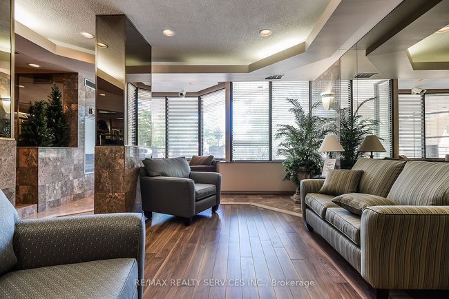 1210 - 20 Cherrytree Dr, Condo with 3 bedrooms, 2 bathrooms and null parking in Brampton ON | Image 4
